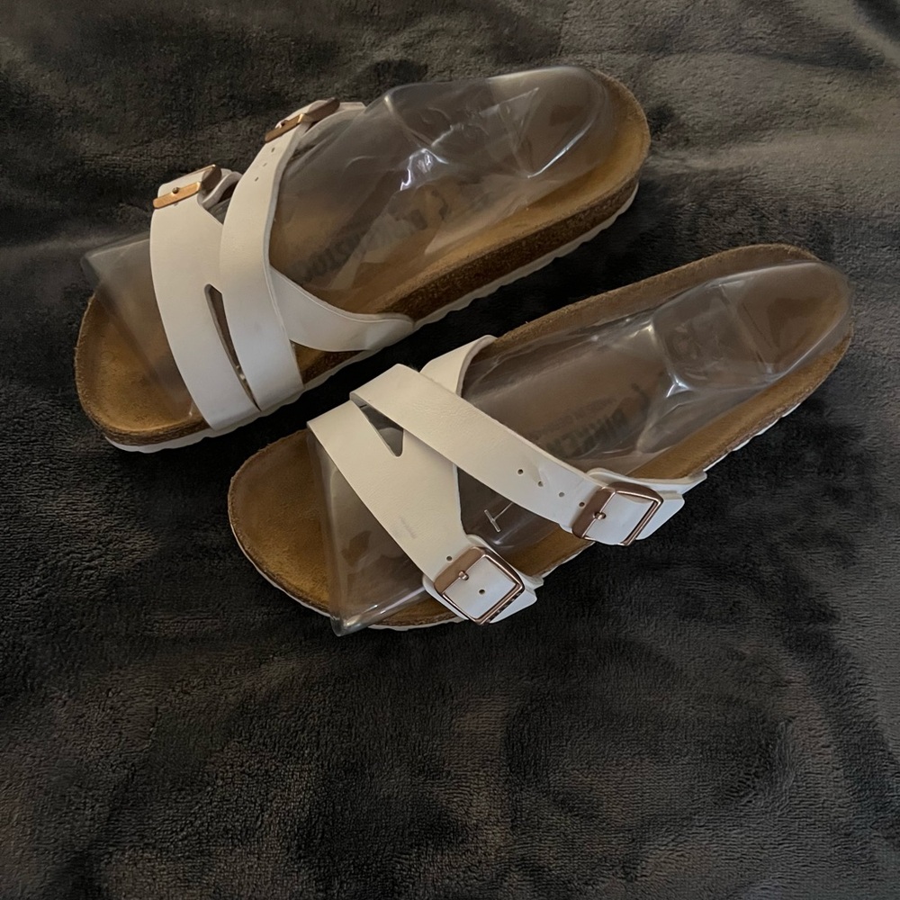 Birkenstock Women’s Winter White Crisscross Rose Gold Buckle Sandals/Slide. 6.5. - Picture 6 of 11